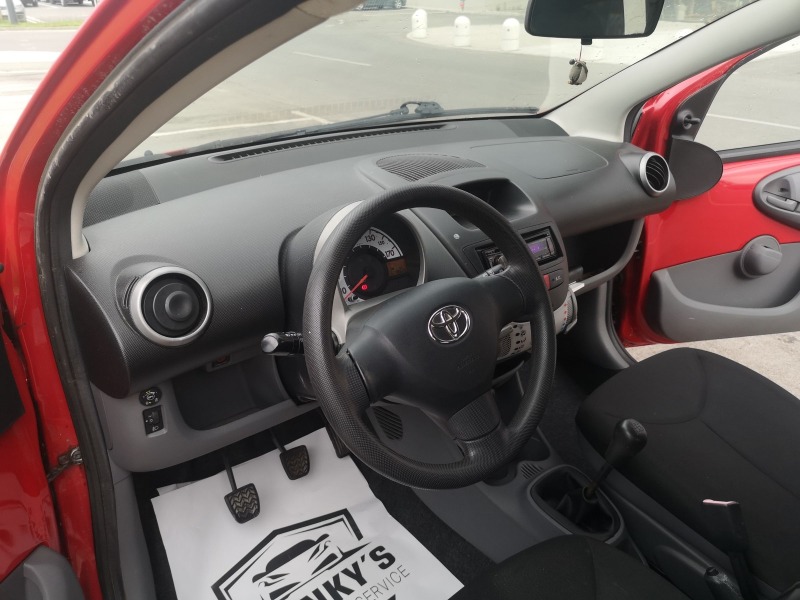 Toyota Aygo 1.0 ГАЗОВА УРЕДБА , снимка 12 - Автомобили и джипове - 46449564