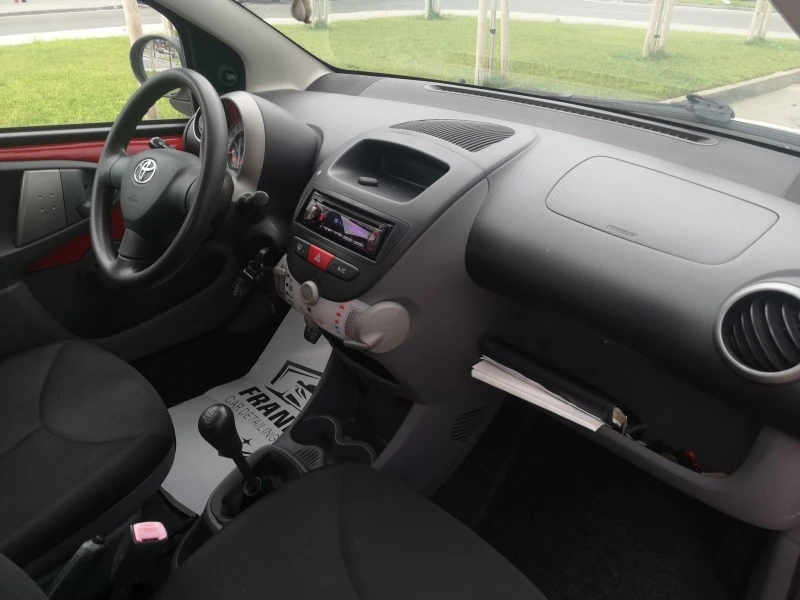 Toyota Aygo 1.0 ГАЗОВА УРЕДБА , снимка 13 - Автомобили и джипове - 46449564