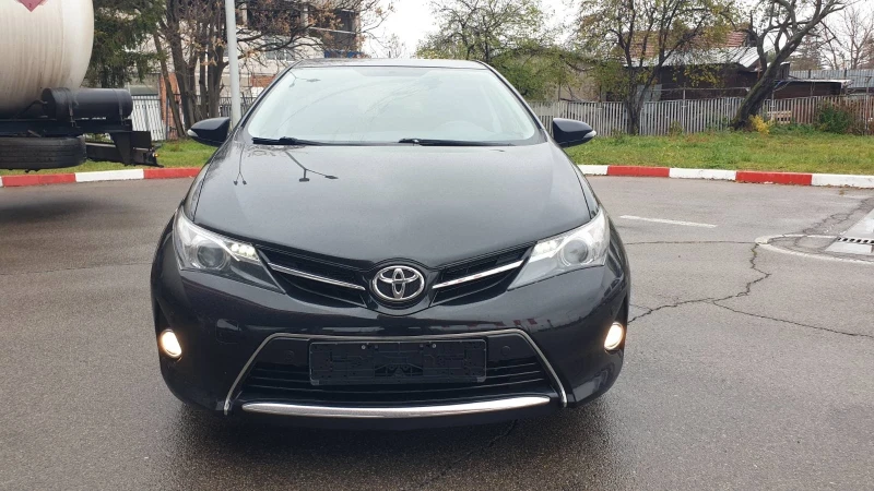 Toyota Auris КАПАРИРАНА, снимка 8 - Автомобили и джипове - 47940669