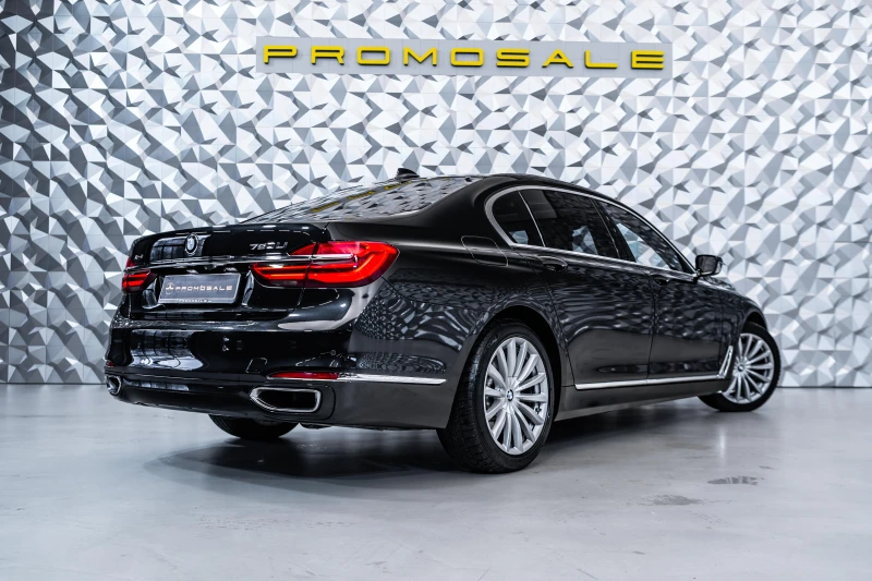 BMW 750 Li xDrive* Executive* Sky Lounge* Монитори* , снимка 4 - Автомобили и джипове - 48574968