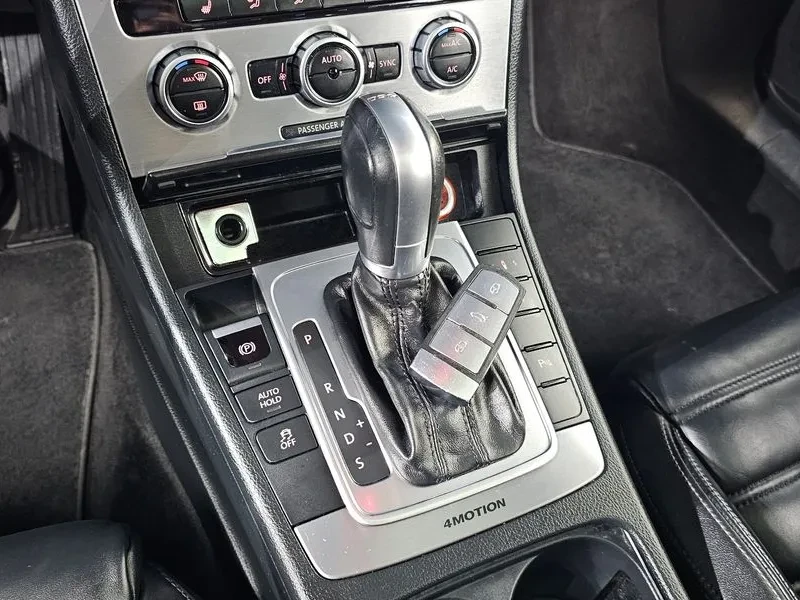 VW CC 2.0 TDI 4Motion, снимка 9 - Автомобили и джипове - 54303467