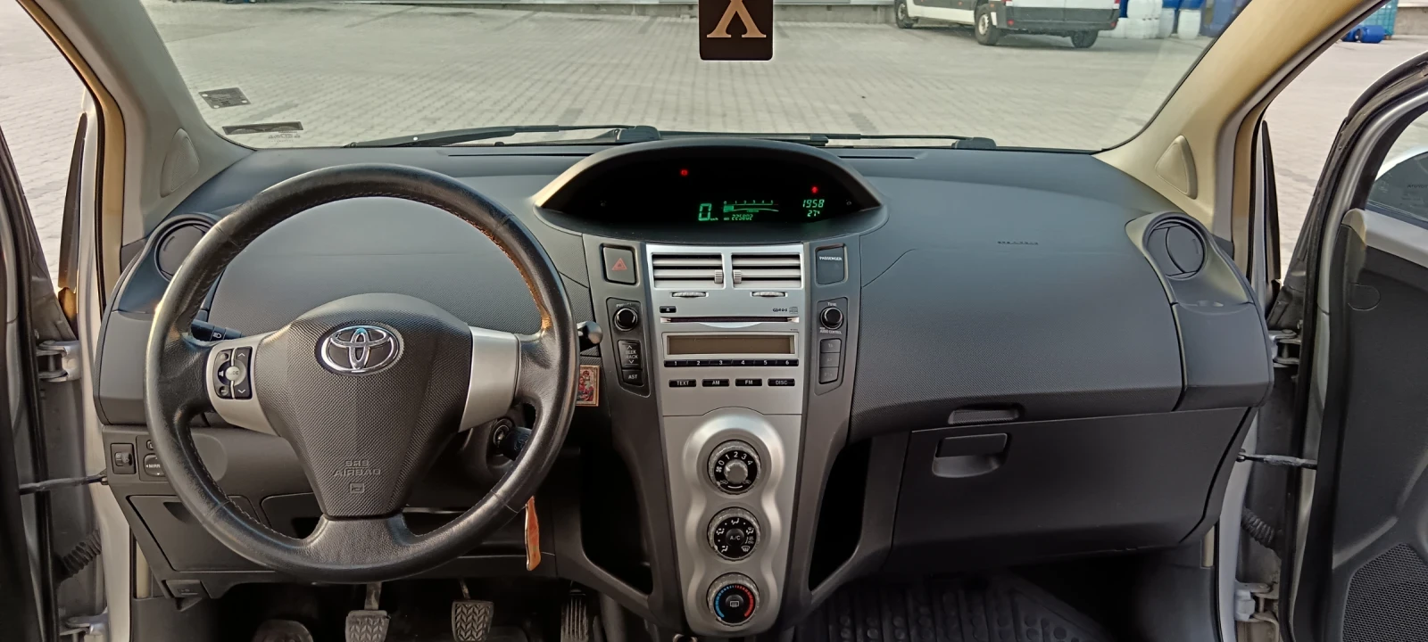 Toyota Yaris 1.4 D4D - изображение 8
