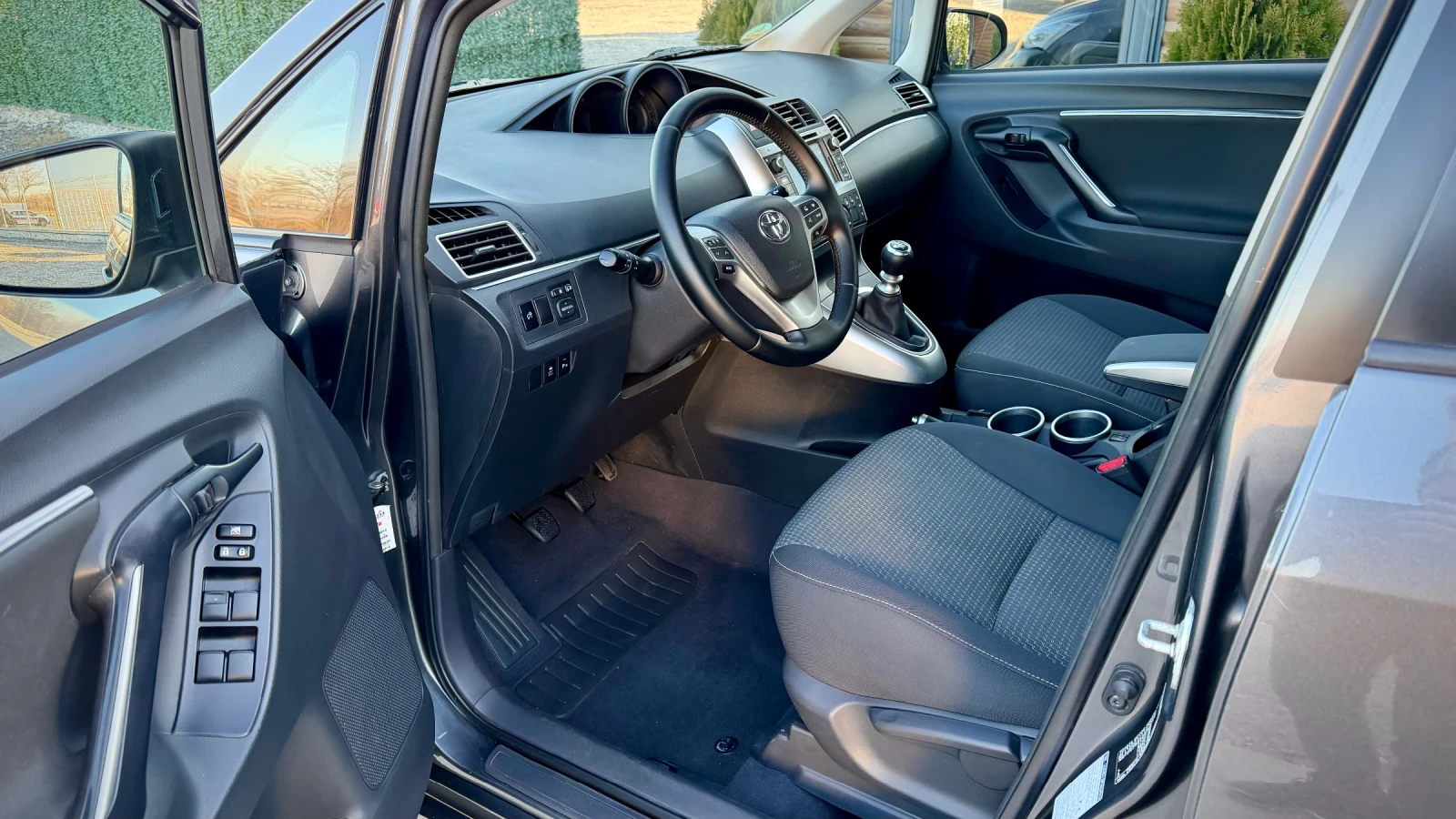 Toyota Verso 1.8 VALVEMATIC* NAVI* CAMERA* LED* XENON | Mobile.bg � ����������� 9