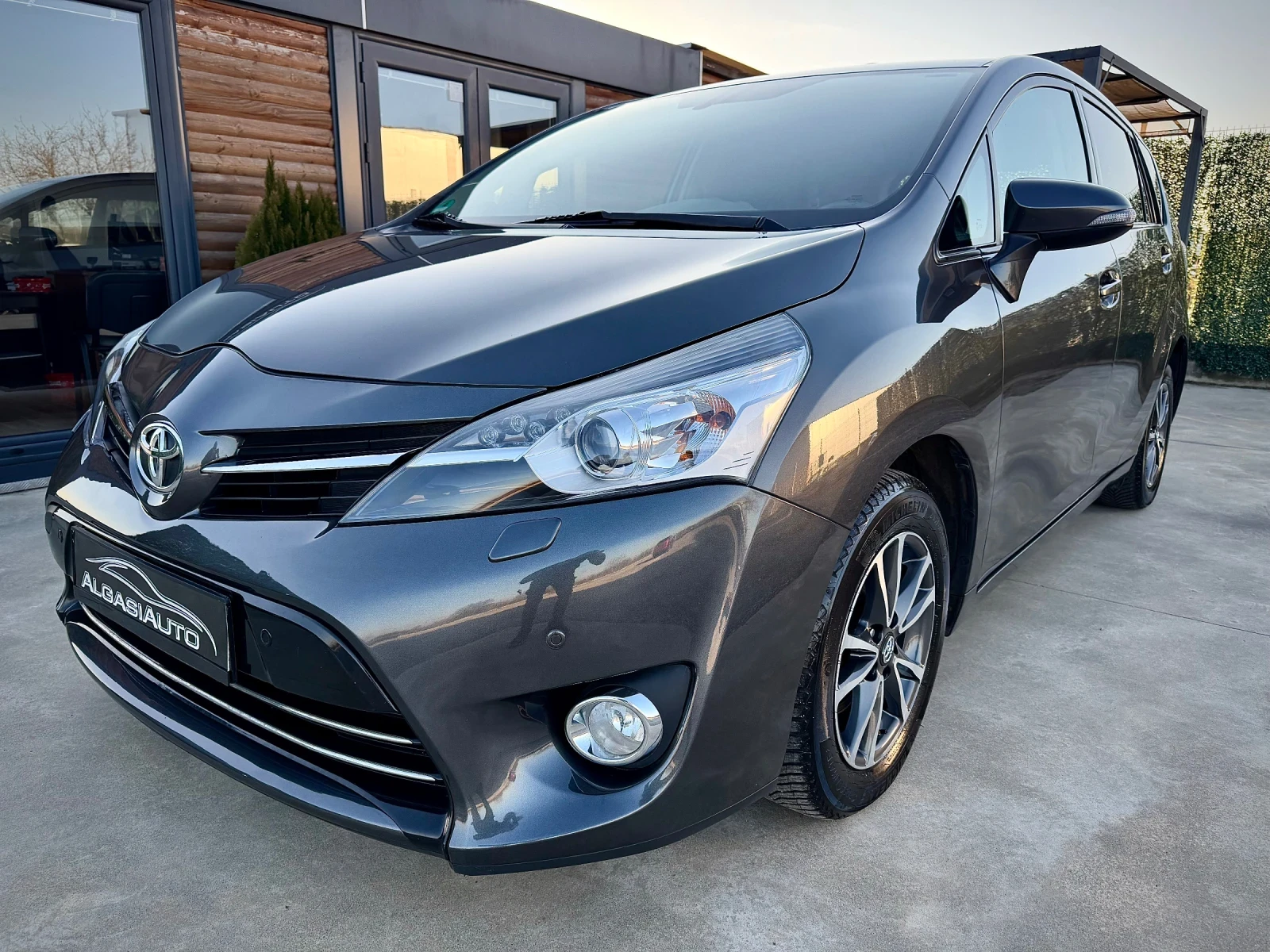 Toyota Verso 1.8 VALVEMATIC* NAVI* CAMERA* LED* XENON | Mobile.bg � ����������� 1