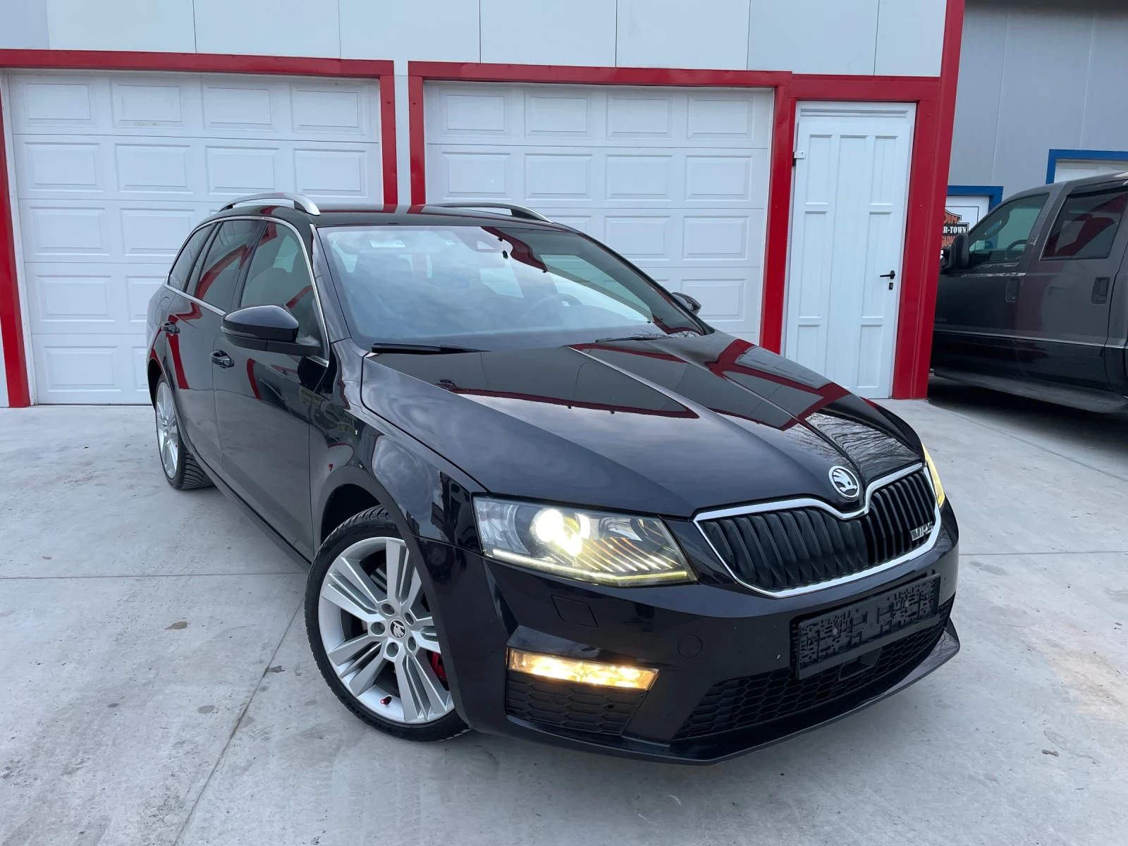 Skoda Octavia 2.0 VRS DSG SWISS, снимка 2 - Автомобили и джипове - 53995381