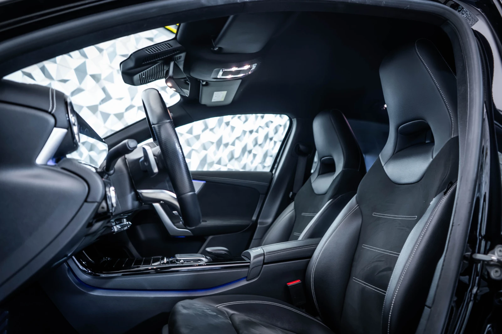 Mercedes-Benz A 200 d AMG* Night* Edition, снимка 14 - Автомобили и джипове - 54342463