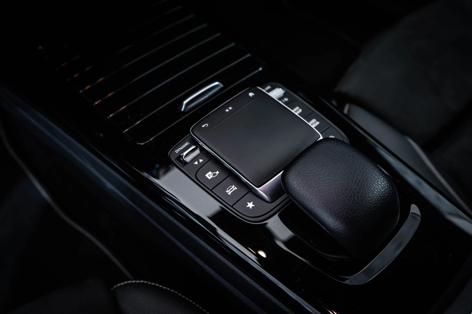 Mercedes-Benz A 200 d AMG* Night* Edition, снимка 9 - Автомобили и джипове - 54342463