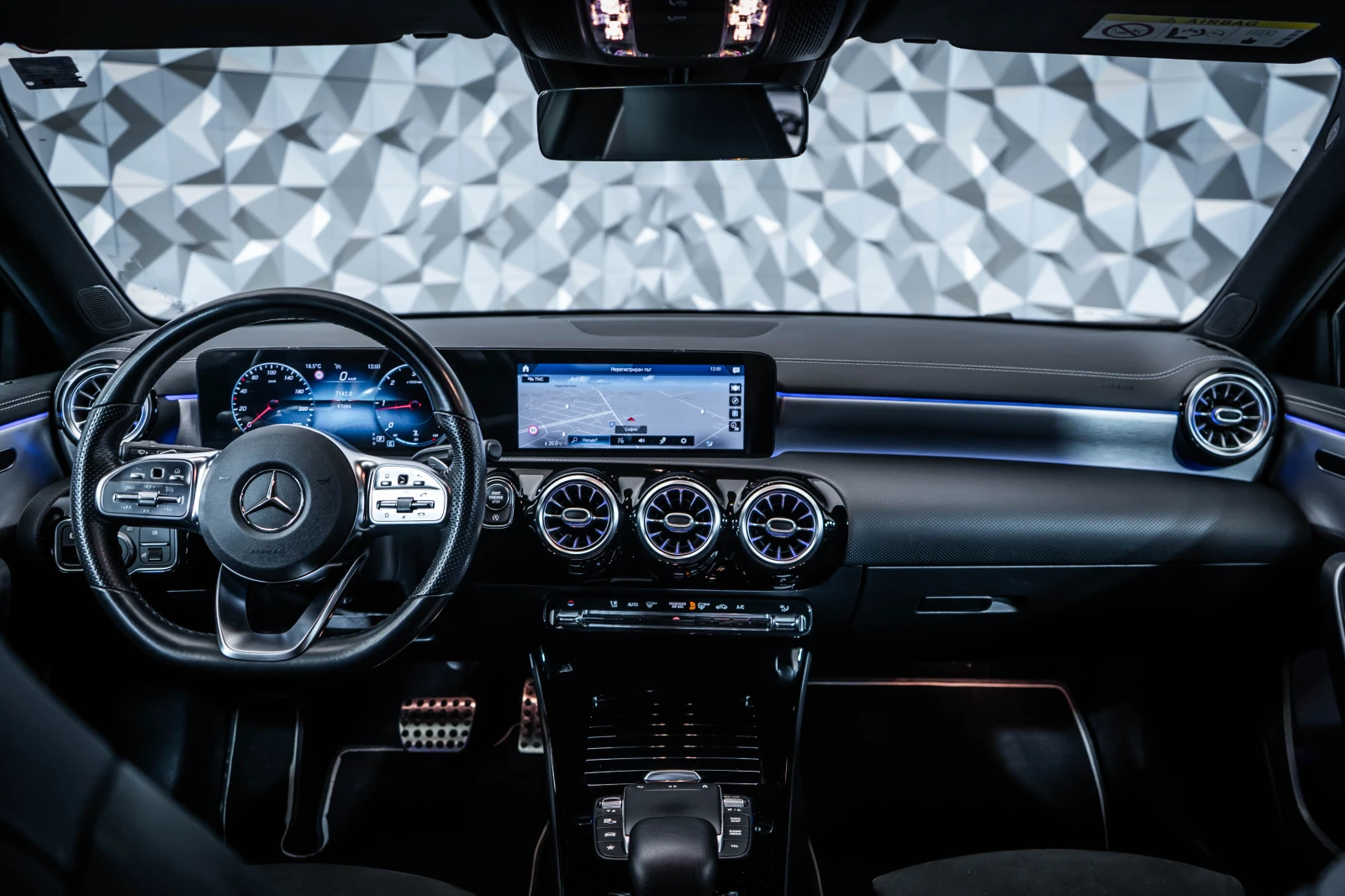 Mercedes-Benz A 200 d AMG* Night* Edition, снимка 12 - Автомобили и джипове - 54342463