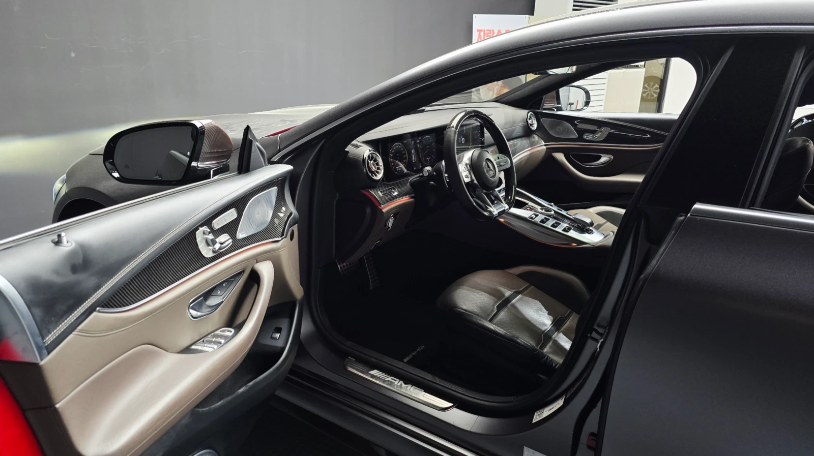 Mercedes-Benz AMG GT АВТОКРЕДИТ* ЦЕНА БЕЗ АНАЛОГ* , снимка 7 - Автомобили и джипове - 54562925