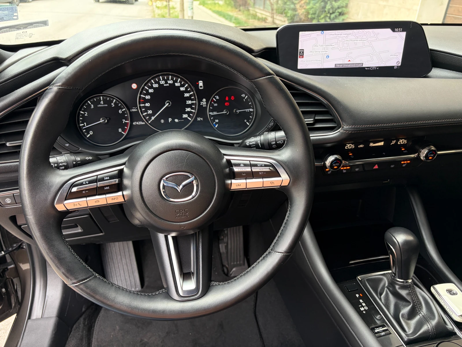 Mazda 3 2.0 SkyActiv-G , снимка 8 - Автомобили и джипове - 54704919