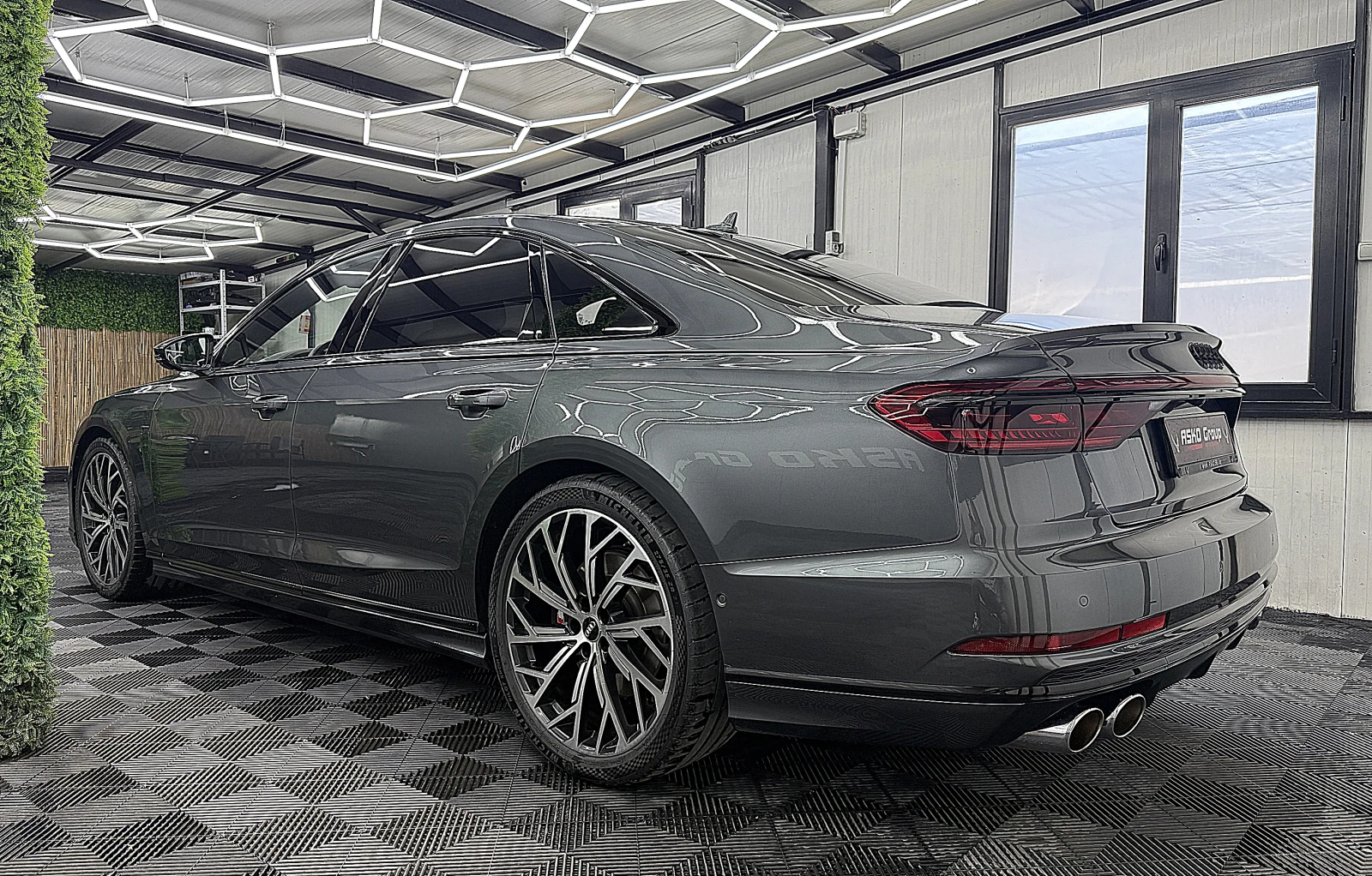 Audi S8 4.0TFSI/Carbon/B&O/Камера 360/HuD/Дистроник/Обдухв, снимка 4 - Автомобили и джипове - 54852596