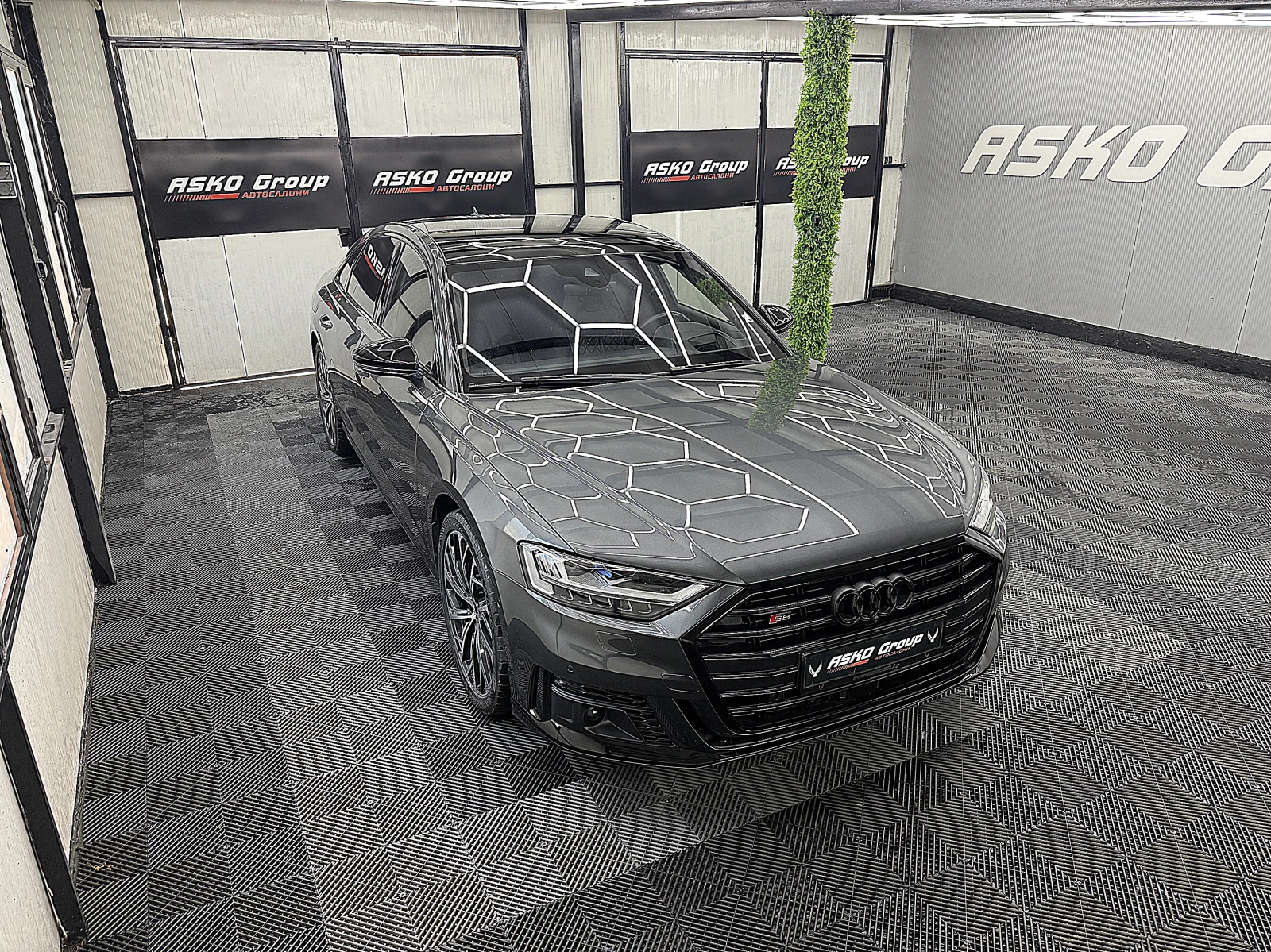 Audi S8 4.0TFSI/Carbon/B&O/Камера 360/HuD/Дистроник/Обдухв, снимка 7 - Автомобили и джипове - 54852596