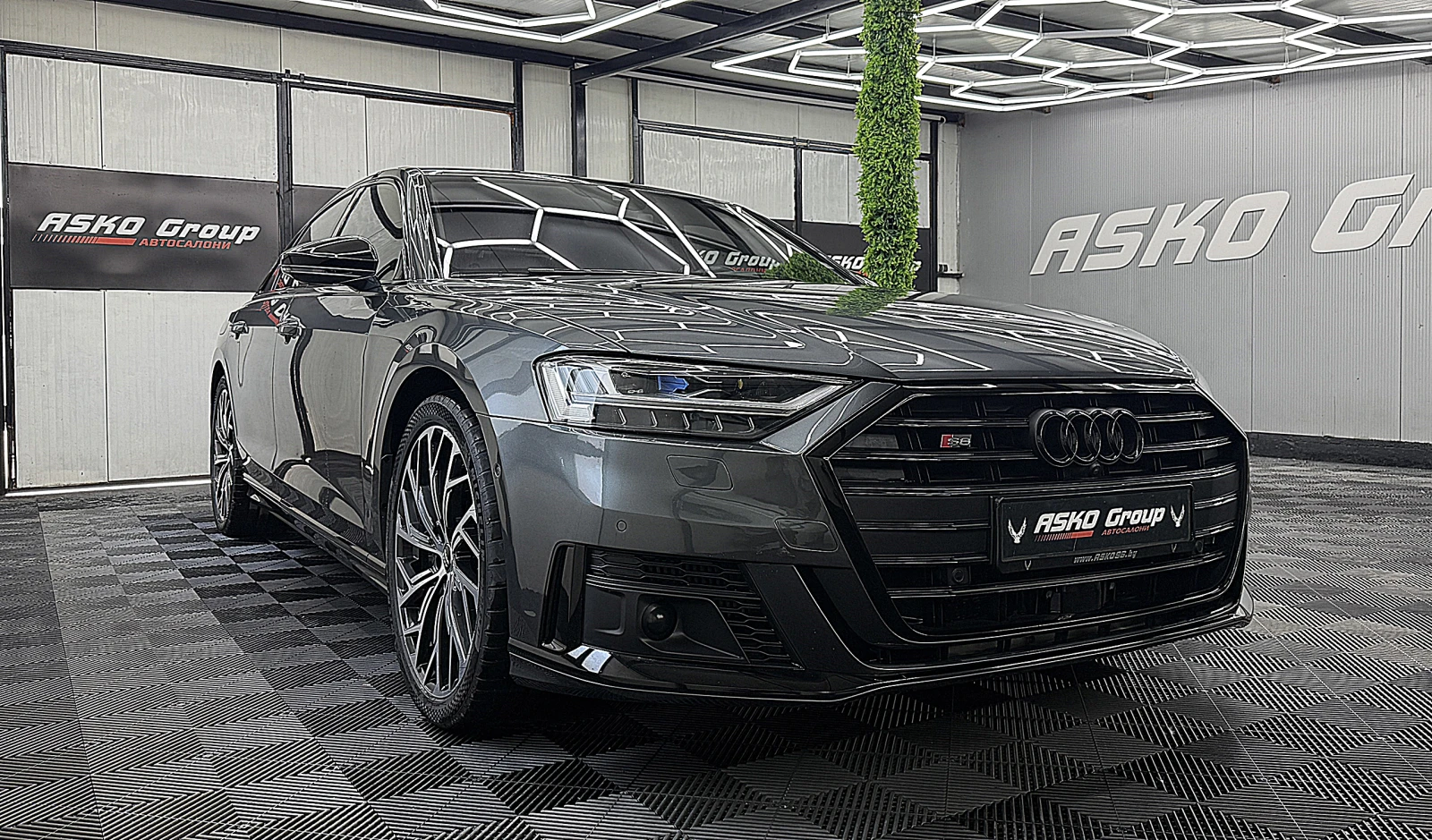 Audi S8 4.0TFSI/Carbon/B&O/Камера 360/HuD/Дистроник/Обдухв, снимка 3 - Автомобили и джипове - 54852596