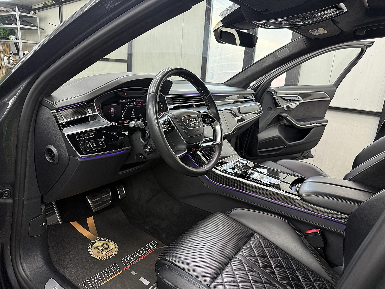 Audi S8 4.0TFSI/Carbon/B&O/Камера 360/HuD/Дистроник/Обдухв, снимка 13 - Автомобили и джипове - 54852596