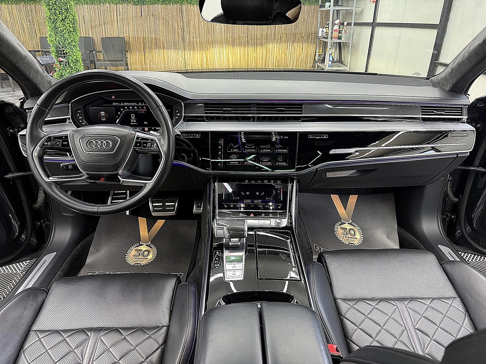 Audi S8 4.0TFSI/Carbon/B&O/Камера 360/HuD/Дистроник/Обдухв, снимка 15 - Автомобили и джипове - 54852596