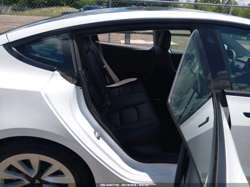 Tesla Model 3 Long Range Dual Motor All-Wheel Drive, снимка 8 - Автомобили и джипове - 55272142