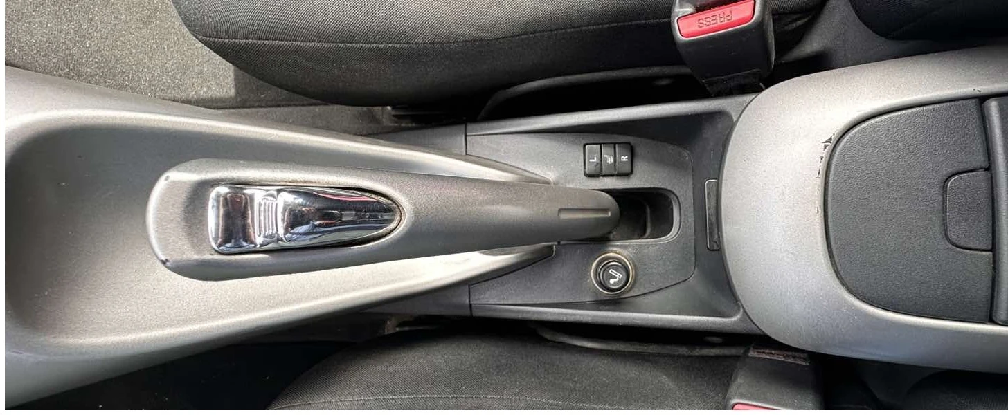Toyota Auris 2.0 D4D, снимка 8 - Автомобили и джипове - 55885060