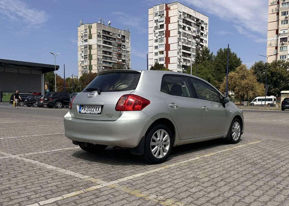 Toyota Auris 2.0 D4D, снимка 3 - Автомобили и джипове - 55885060