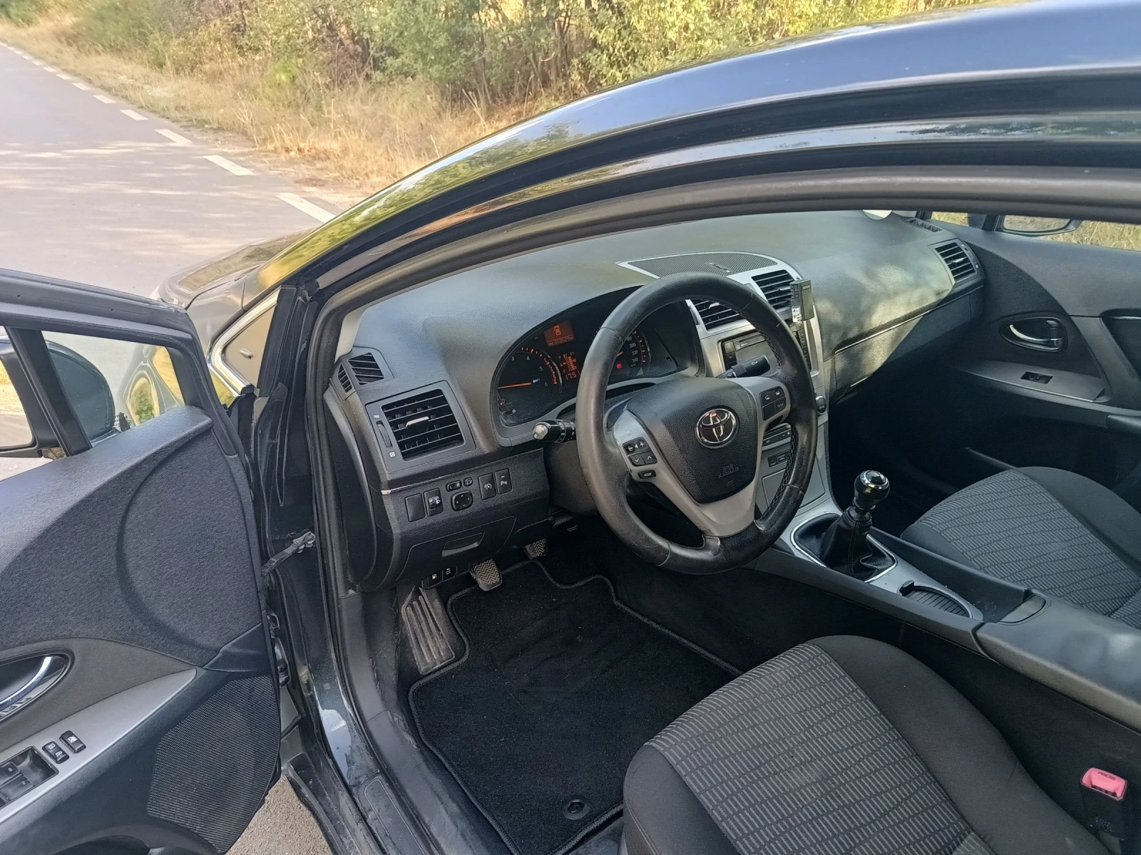 Toyota Avensis 2.0D4D, снимка 7 - Автомобили и джипове - 55909594