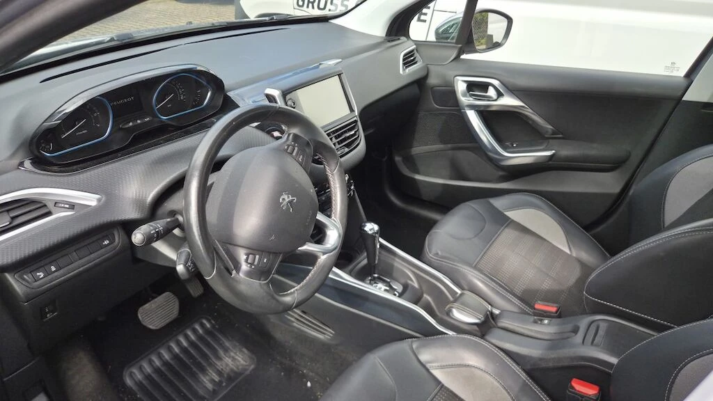 Peugeot 2008 1.6/120кс Автомат Alure, снимка 5 - Автомобили и джипове - 55967535