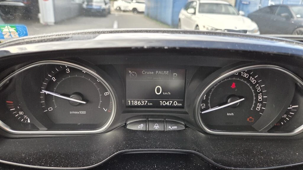 Peugeot 2008 1.6/120кс Автомат Alure, снимка 7 - Автомобили и джипове - 55967535