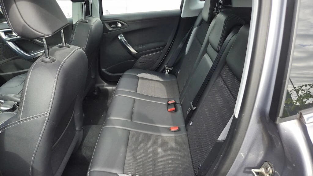 Peugeot 2008 1.6/120кс Автомат Alure, снимка 4 - Автомобили и джипове - 55967535