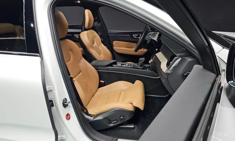 Volvo XC60, снимка 10 - Автомобили и джипове - 52907671