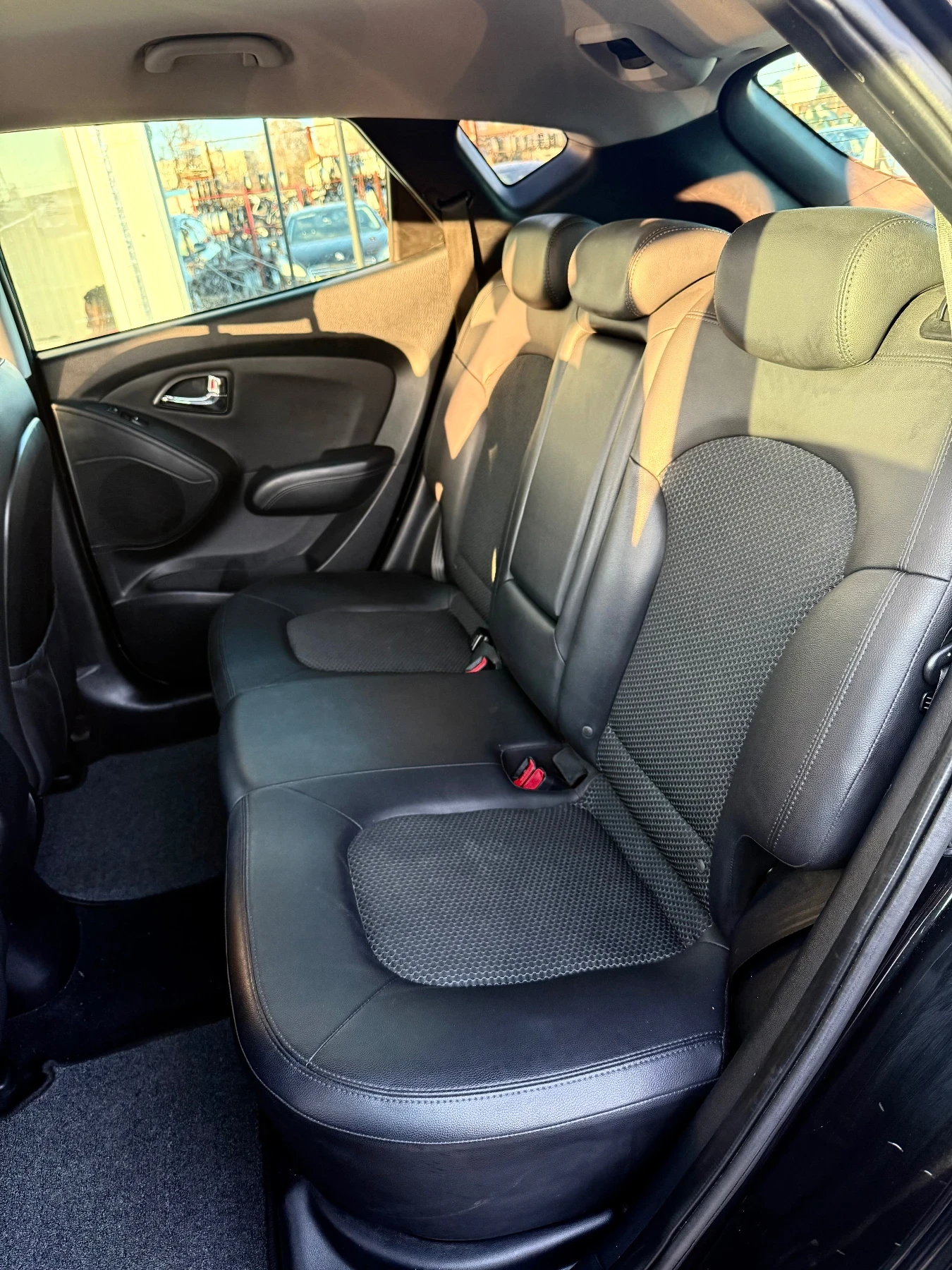 Hyundai IX35 2.0i-163к.с 4х4 Швейцария Пълна сервизна история., снимка 11 - Автомобили и джипове - 53802683