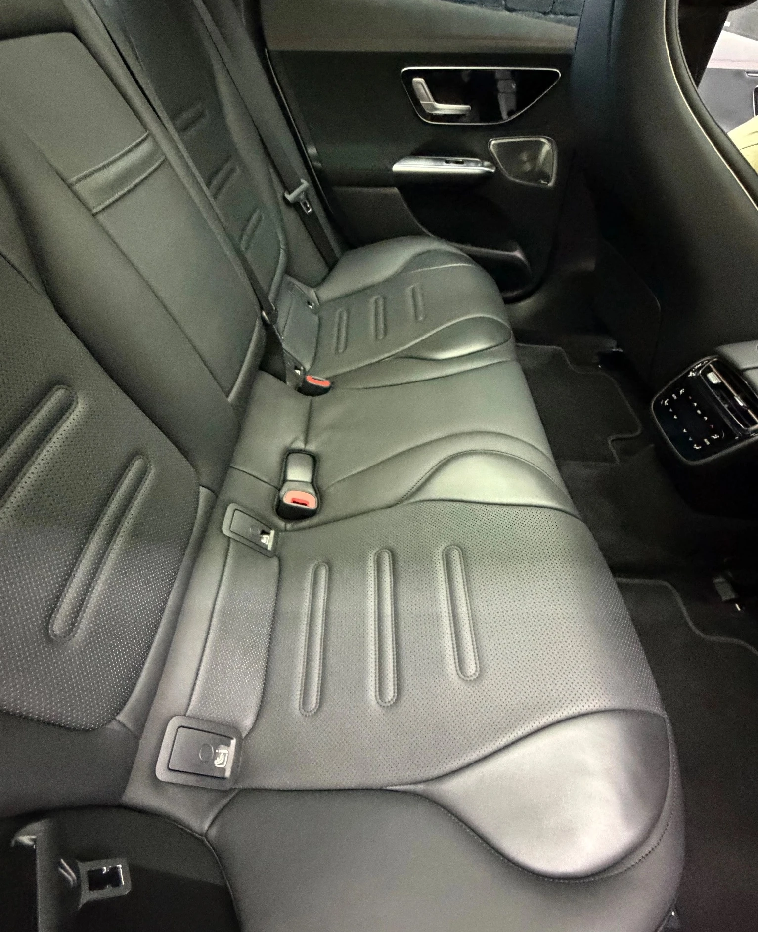 Mercedes-Benz EQE 43 AMG 4Matic, снимка 7 - Автомобили и джипове - 54778964