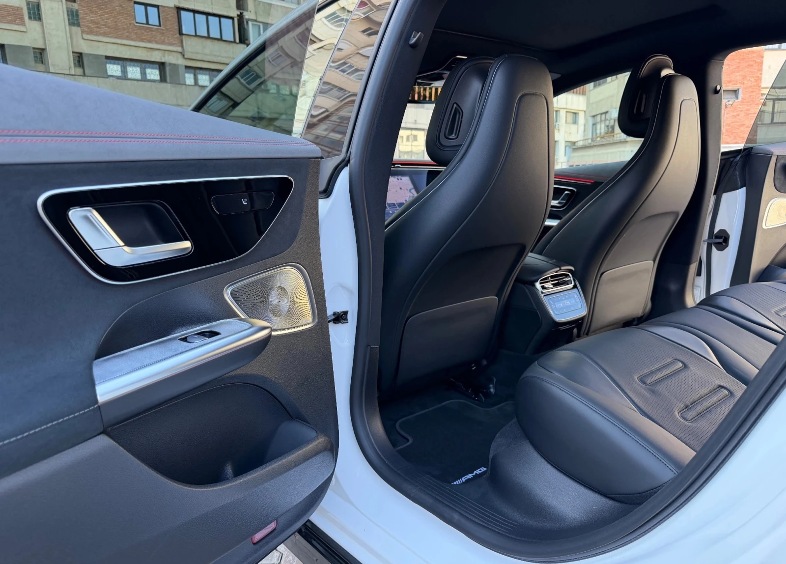 Mercedes-Benz EQE 43 AMG 4Matic, снимка 6 - Автомобили и джипове - 54778964