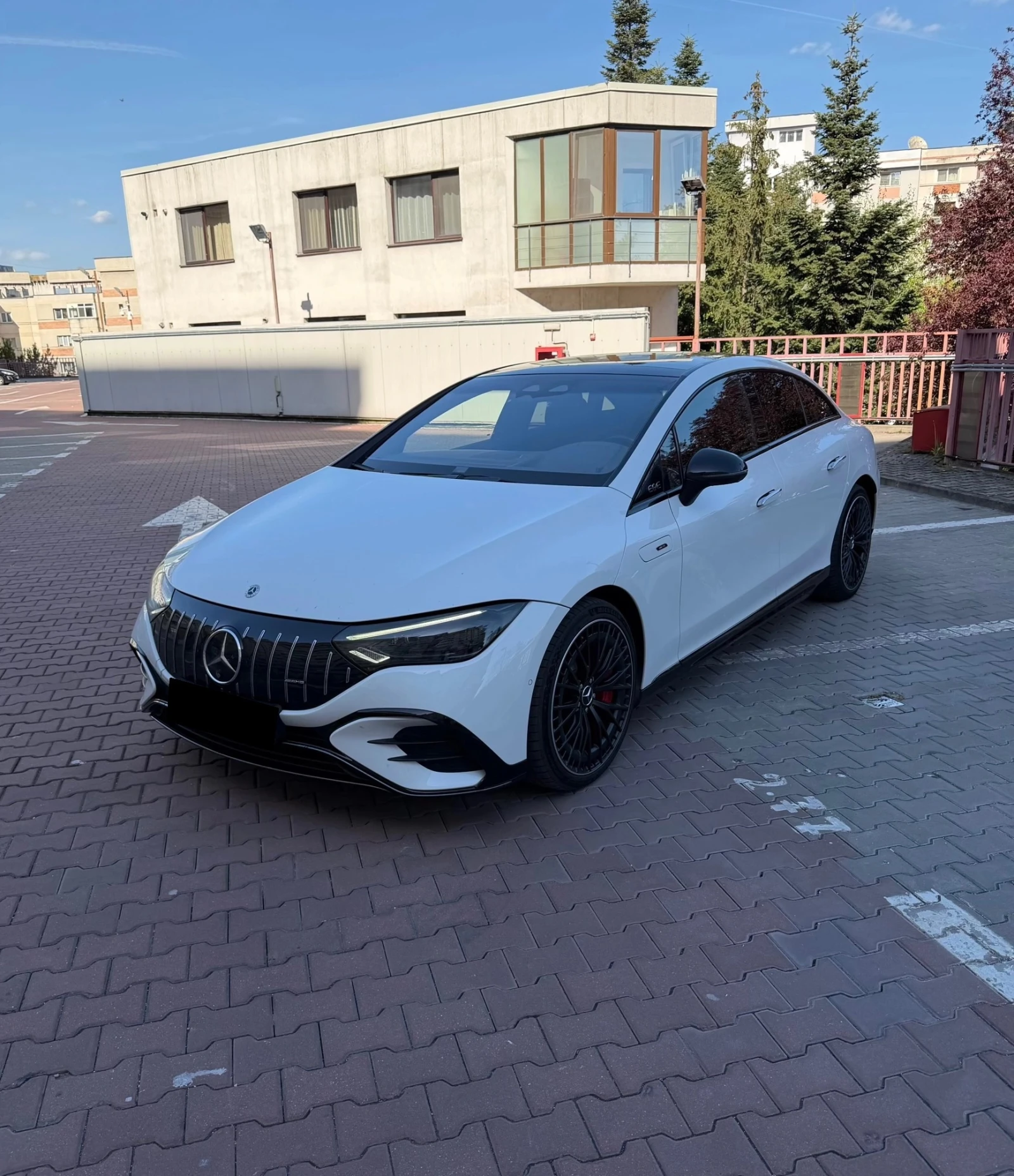 Mercedes-Benz EQE 43 AMG 4Matic, снимка 3 - Автомобили и джипове - 54778964