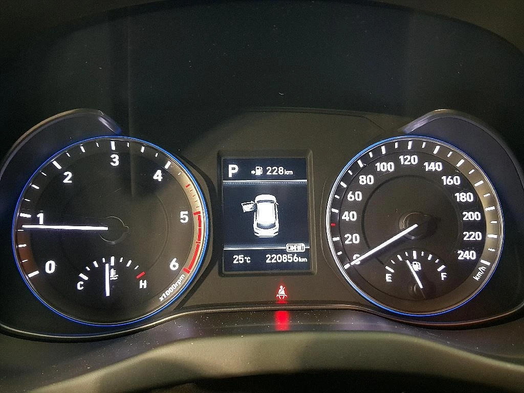 Hyundai Kona * 1.6* DIESEL* 2WD* ЦЕНАДОБГ!, снимка 6 - Автомобили и джипове - 55603319