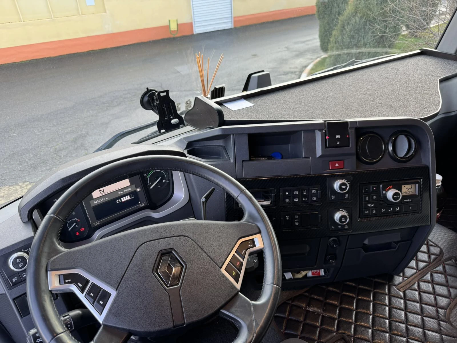 Renault T 480 4бр. - изображение 10