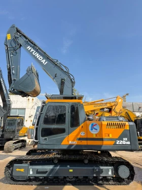 Багер Hyundai HX 200HD, снимка 2
