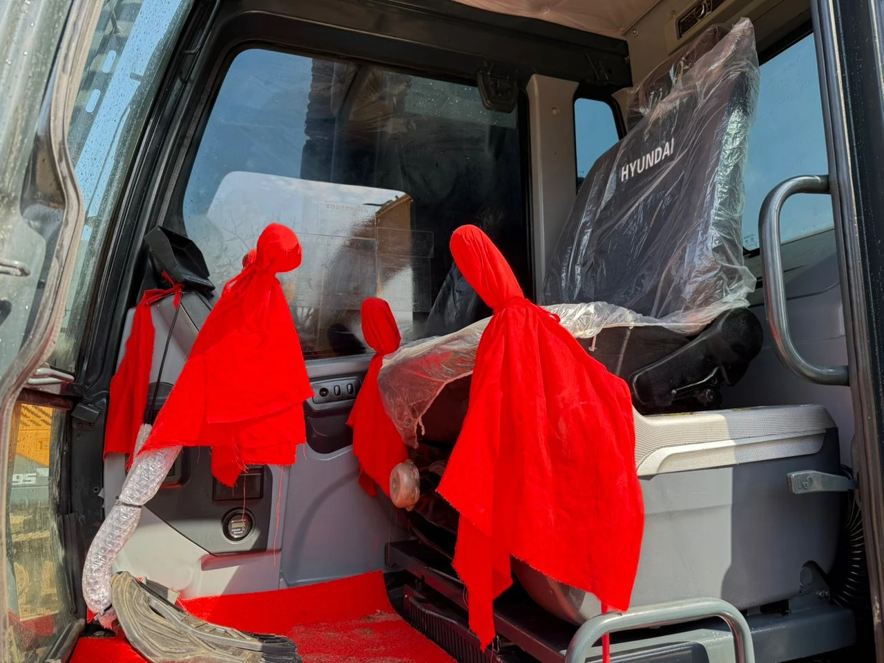 Багер Hyundai HX 200HD, снимка 9 - Индустриална техника - 53784936