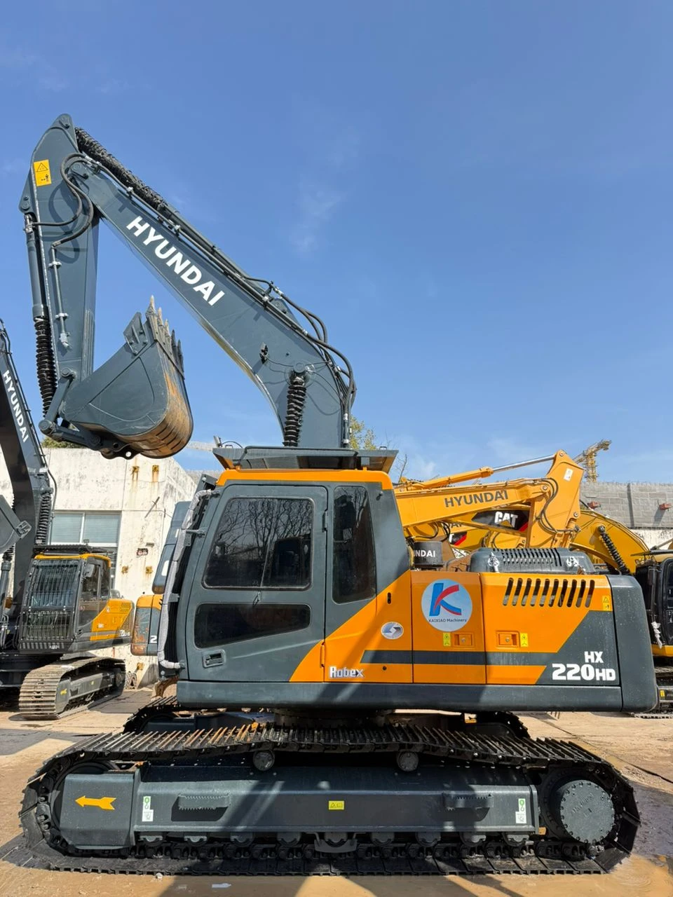 Багер Hyundai HX 200HD, снимка 2 - Индустриална техника - 53784936