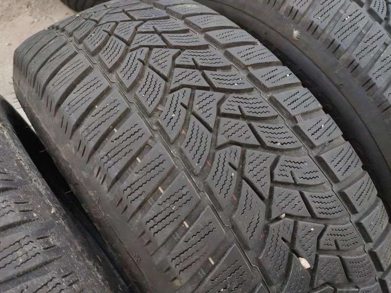 Гуми Зимни 215/60R16, снимка 3 - Гуми и джанти - 30462266