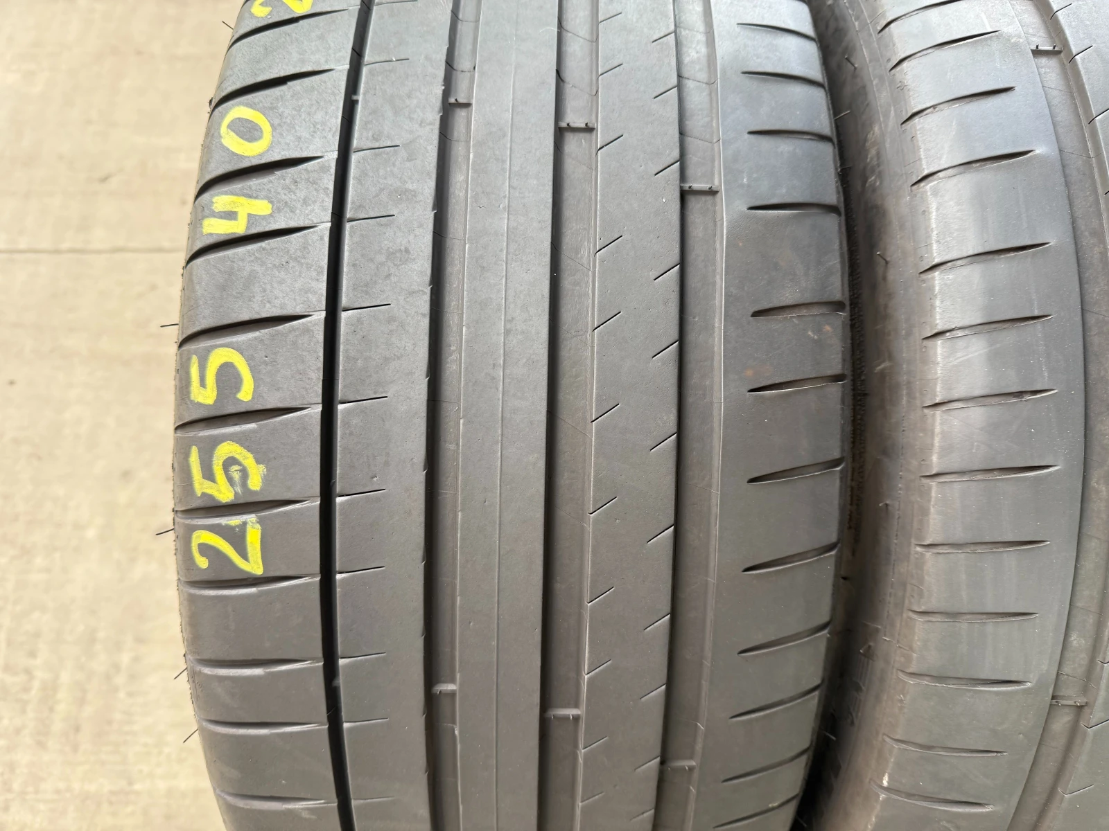 Гуми Летни 255/40R20, снимка 2 - Гуми и джанти - 56277700