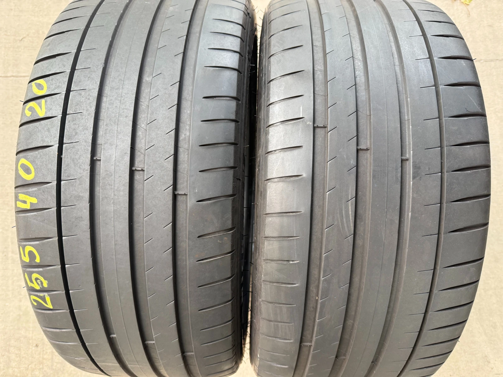 Гуми Летни 255/40R20, снимка 4 - Гуми и джанти - 56277700