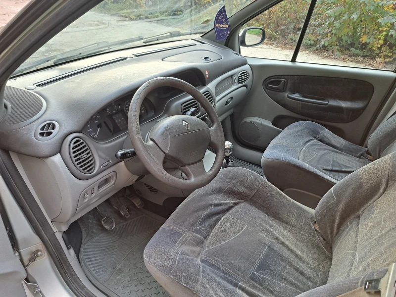 Renault Scenic 1.6 16v, снимка 7 - Автомобили и джипове - 47779342