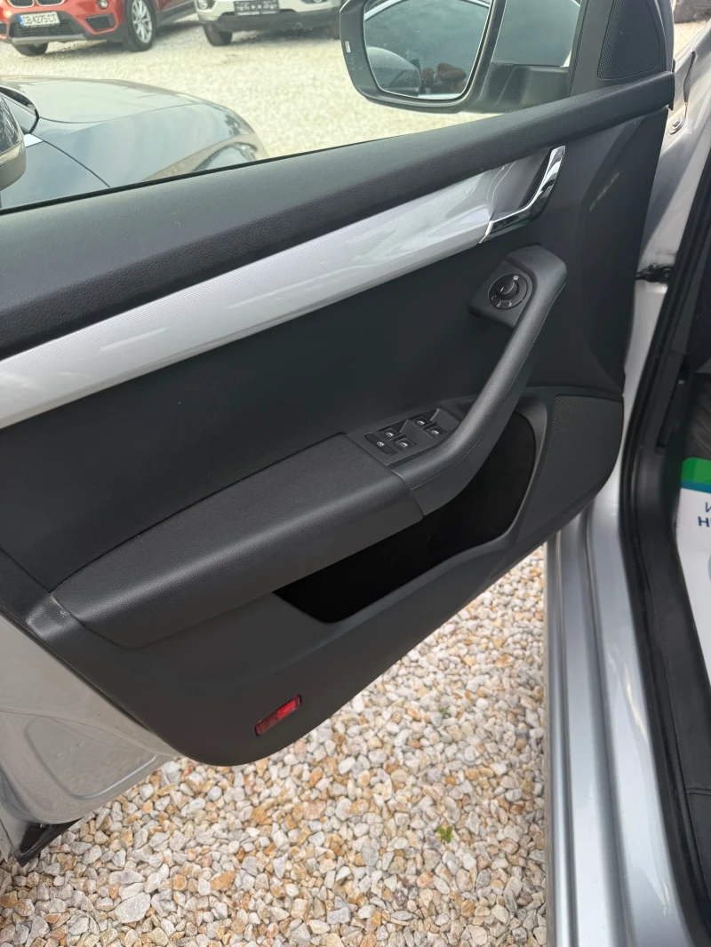 Skoda Octavia 1.6D, снимка 7 - Автомобили и джипове - 52915833