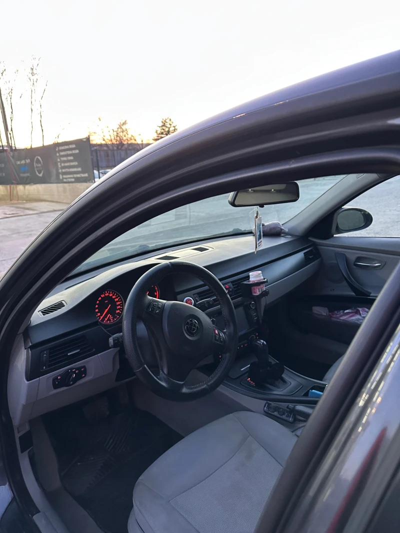 BMW 320, снимка 10 - Автомобили и джипове - 52958764