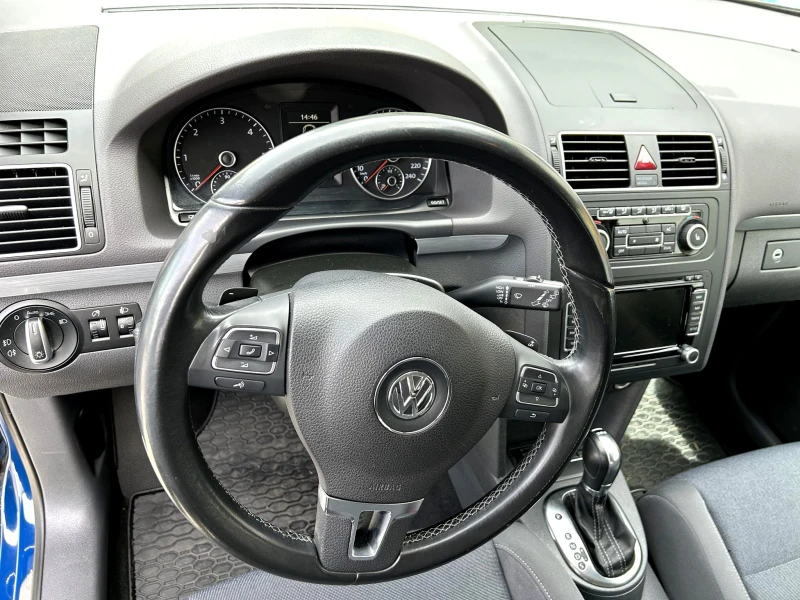 VW Touran, снимка 12 - Автомобили и джипове - 53035736