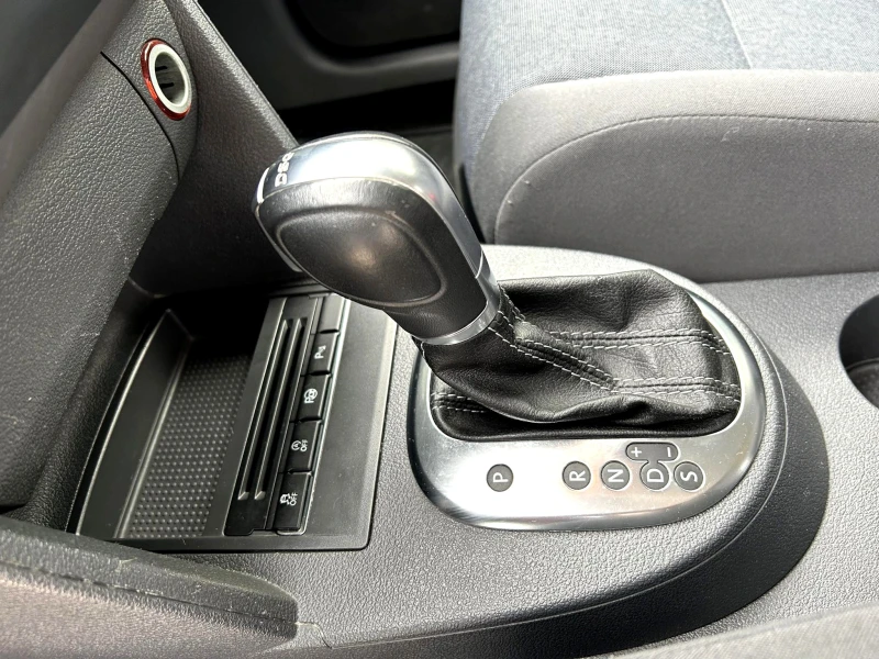 VW Touran, снимка 8 - Автомобили и джипове - 53035736