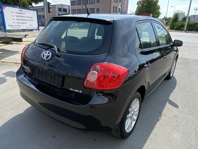 Toyota Auris 1.6i-125кс-TUV-ГЕРМАНИЯ-160х.км РЕАЛНИ С ИСТОРИЯ - изображение 4