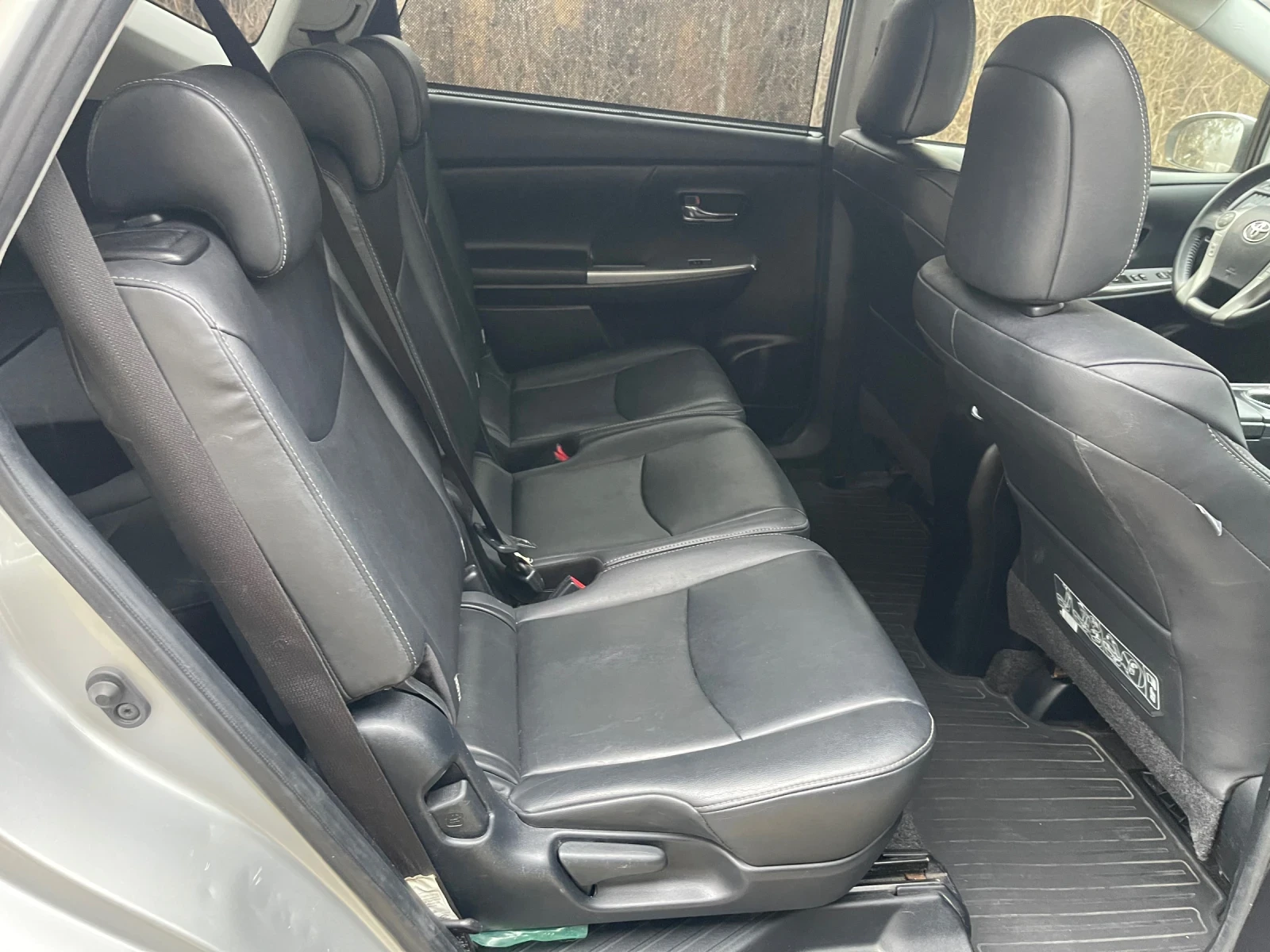 Toyota Prius Prius+ , снимка 13 - Автомобили и джипове - 53719499