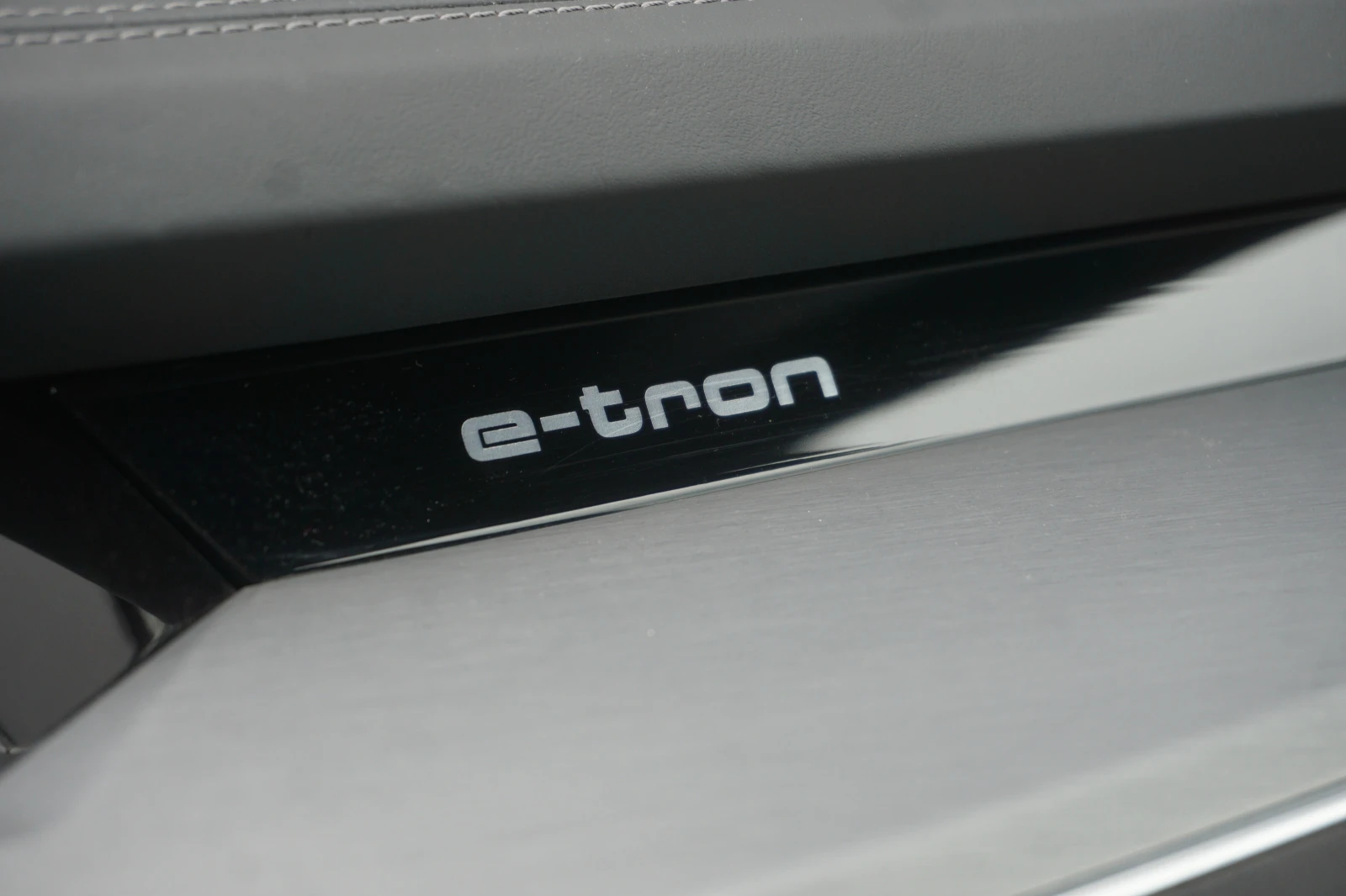 Audi E-Tron 55 Quattro 3хS-line| 408к.с.| B&О| Панорама| , снимка 14 - Автомобили и джипове - 54131755