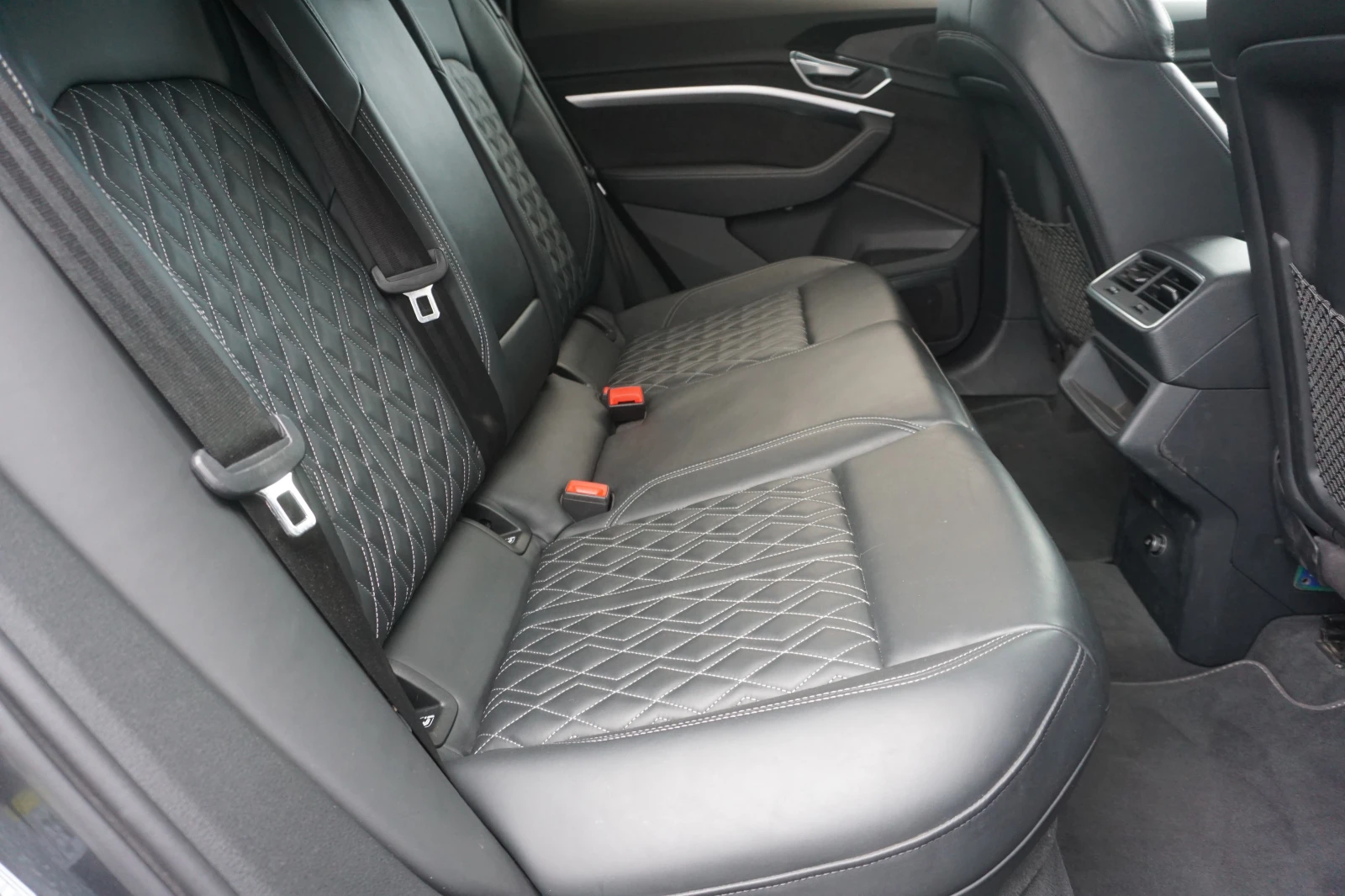 Audi E-Tron 55 Quattro 3хS-line| 408к.с.| B&О| Панорама| , снимка 11 - Автомобили и джипове - 54131755