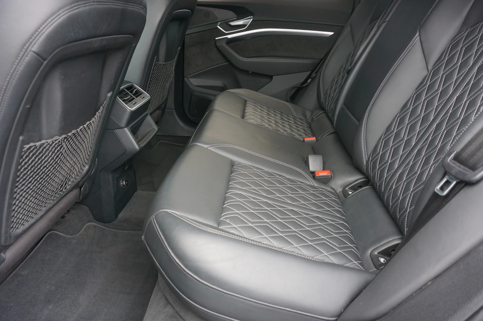 Audi E-Tron 55 Quattro 3хS-line| 408к.с.| B&О| Панорама| , снимка 10 - Автомобили и джипове - 54131755