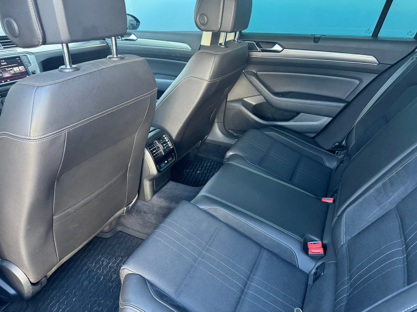 VW Passat 2.0TDI BMT 4MOTION - изображение 8